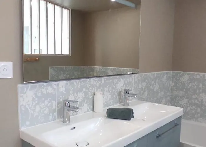 L'escapade Moriniere Sam Suffy Nyaraló *